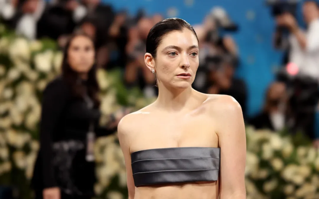 Lorde’s Revealing Vinyl Photo for Virgin Album Sparks Viral Debate