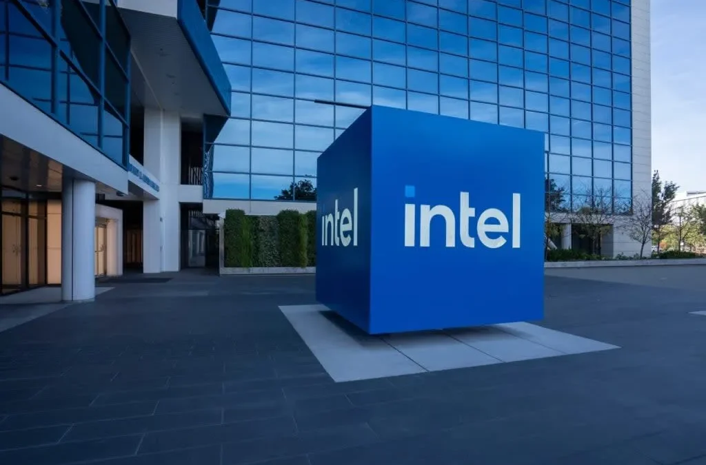 Intel Forecasts Weak First-Quarter Sales and Profit
