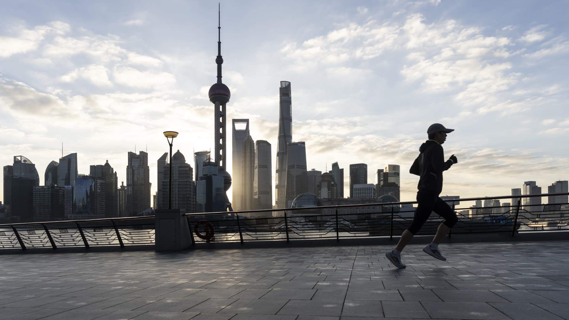 108108929-1740735878237-gettyimages-2191519659-CHINA_ECONOMY