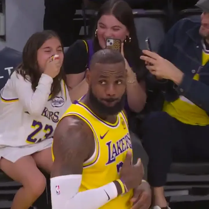 lebron-james-makes-young-fan-964162691