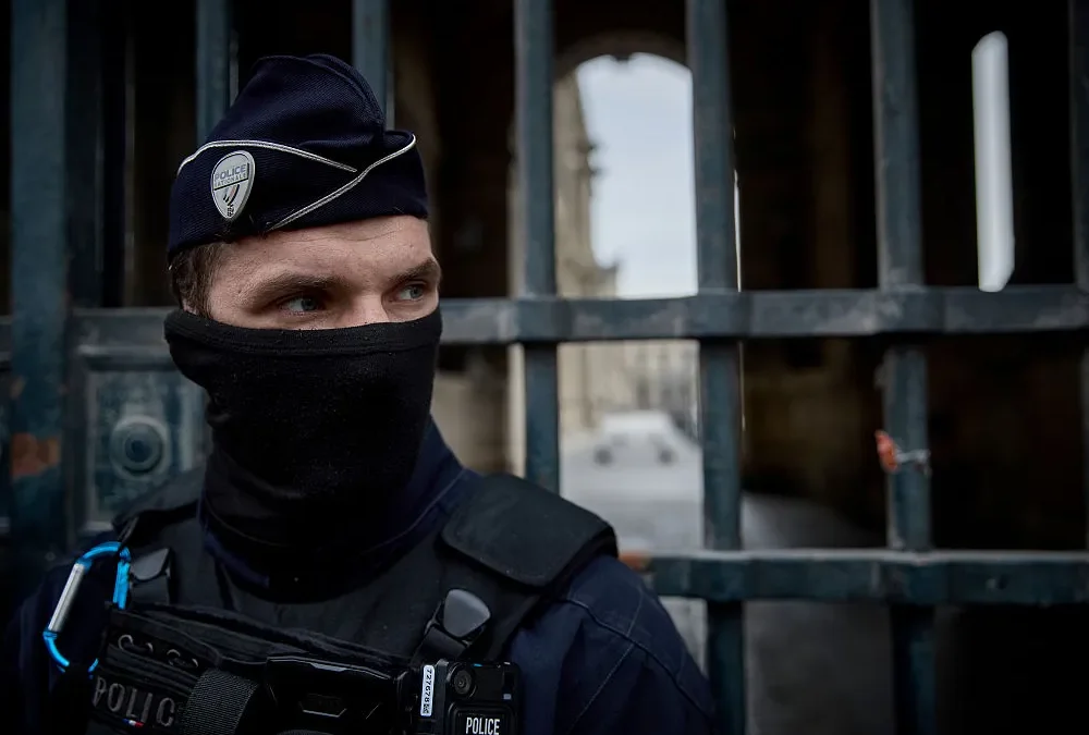 Investigators Look to DNA Analysis and Video Footage to Identify Louvre Thieves