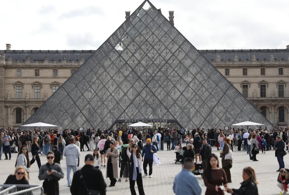 Museum Leaders Support Louvre Director Laurence des Cars in Open Letter
