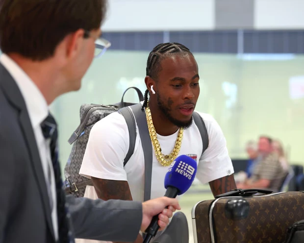 England’s Test Team Arrives for Lilac Hill Warm‑Up