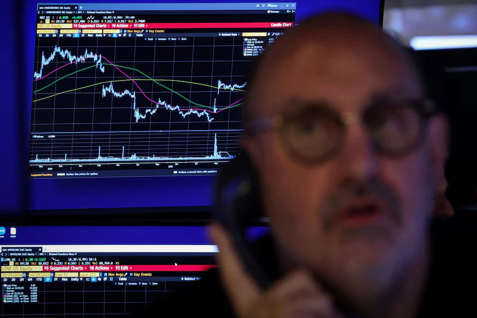 U.S. Stock Futures Climb Amid Shutdown Hopes