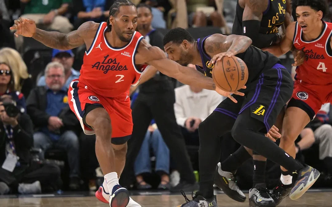 Leonard Leads Clippers Past Lakers in Return