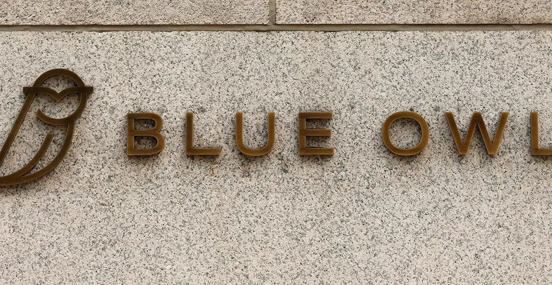 US Asset Manager Shares Fall After Blue Owl Limits Withdrawals