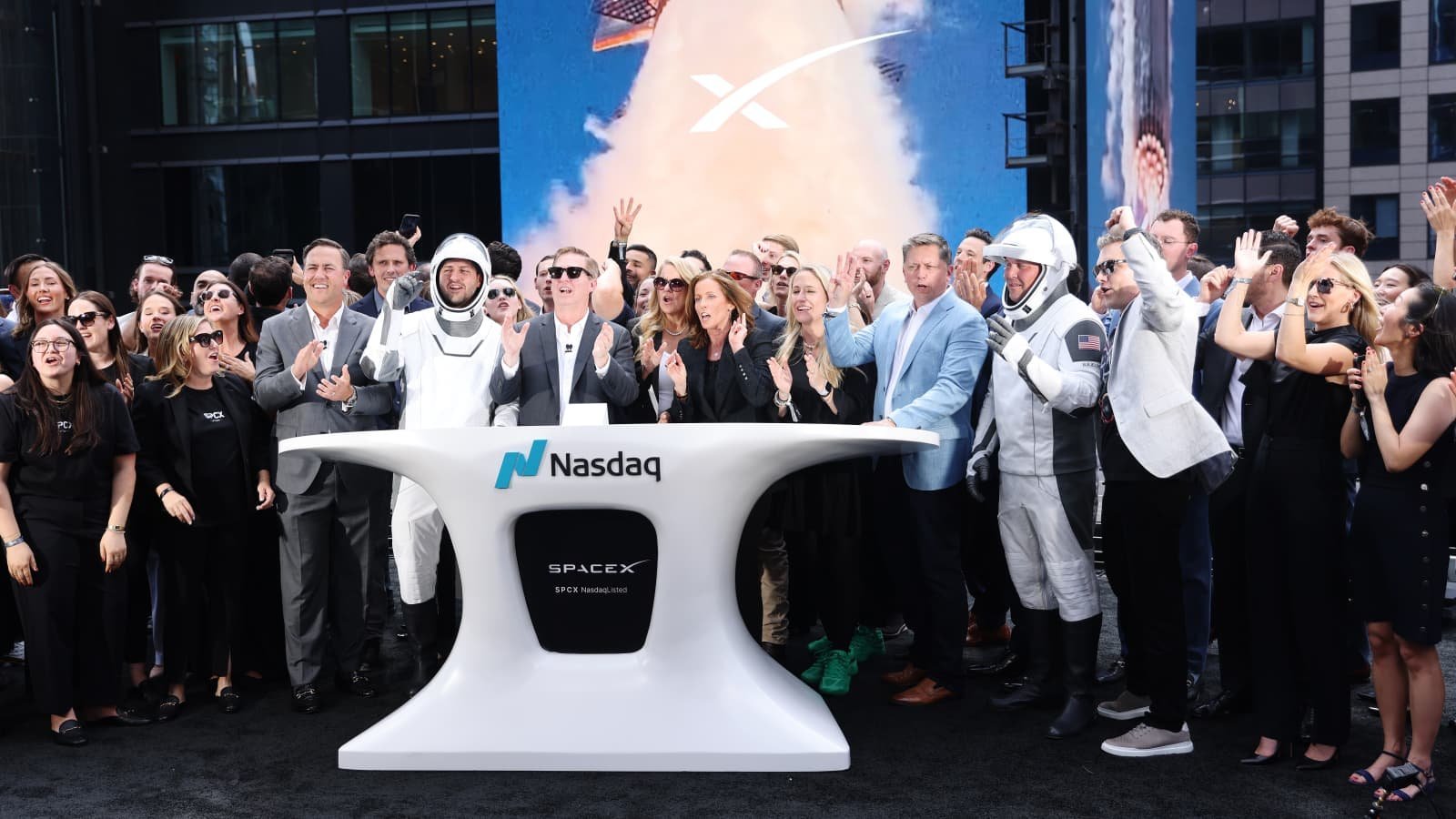 108321514-1781302718607-108321514-1781302640004-gettyimages-2280590160-SPACEX_IPO
