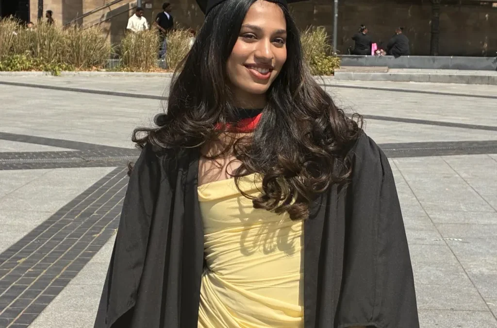 Students Tell Us How to Keep Graduation Outfit Costs Down