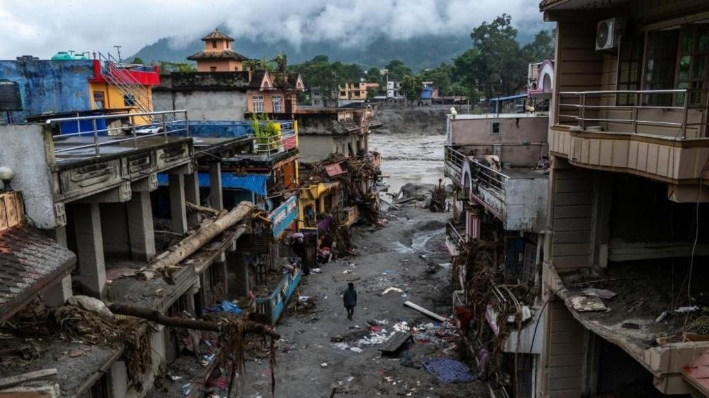 Head Teacher Evacuates 900 Children Minutes Before School Washed Away by Nepal Floods